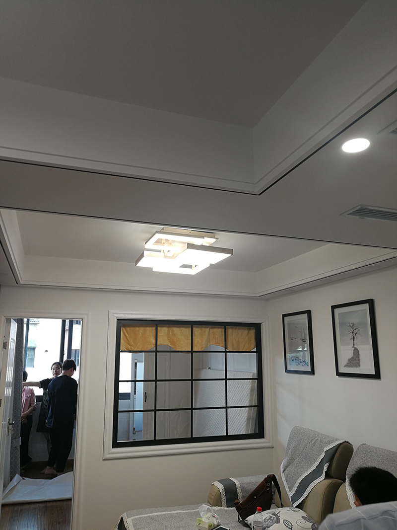 传递爱的信息，电工施丽明携手业主一起用心雕