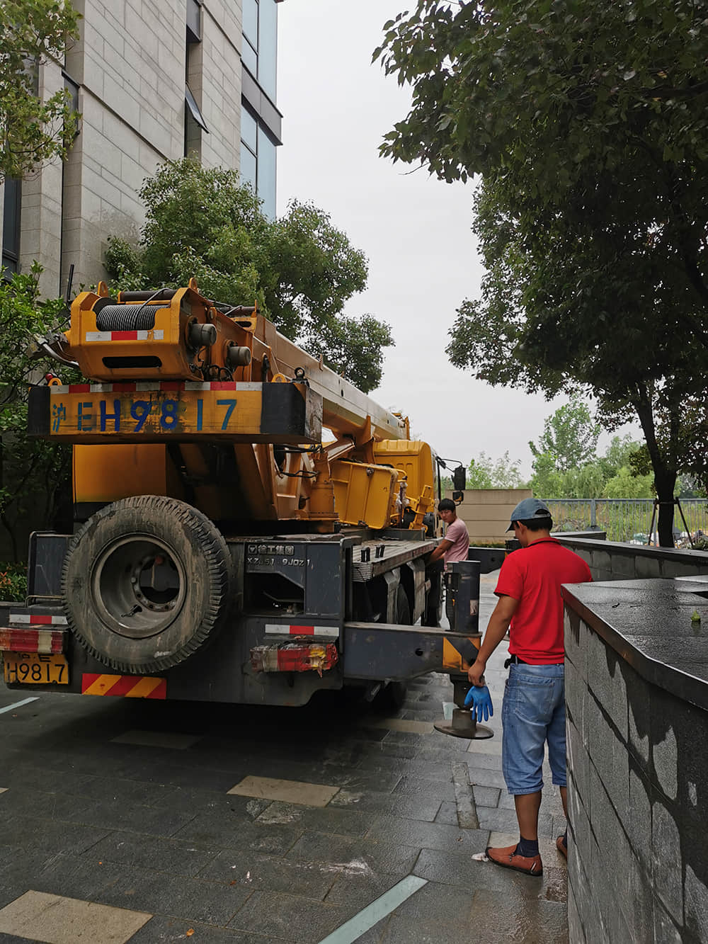 易路荣昕新公司开业倒计时：今日开始装招牌